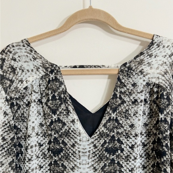 BUDDY LOVE Snakeskin Sheer Tie Tassel V Neck Bohemian Long Sleeve Blouse‎ Size M - Picture 4 of 15